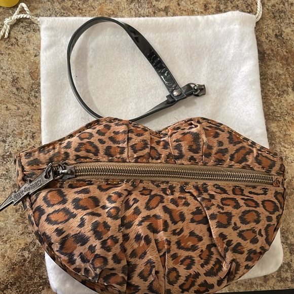 Betsey Johnson Leopard Print Lip Clutch - Picture 4 of 9